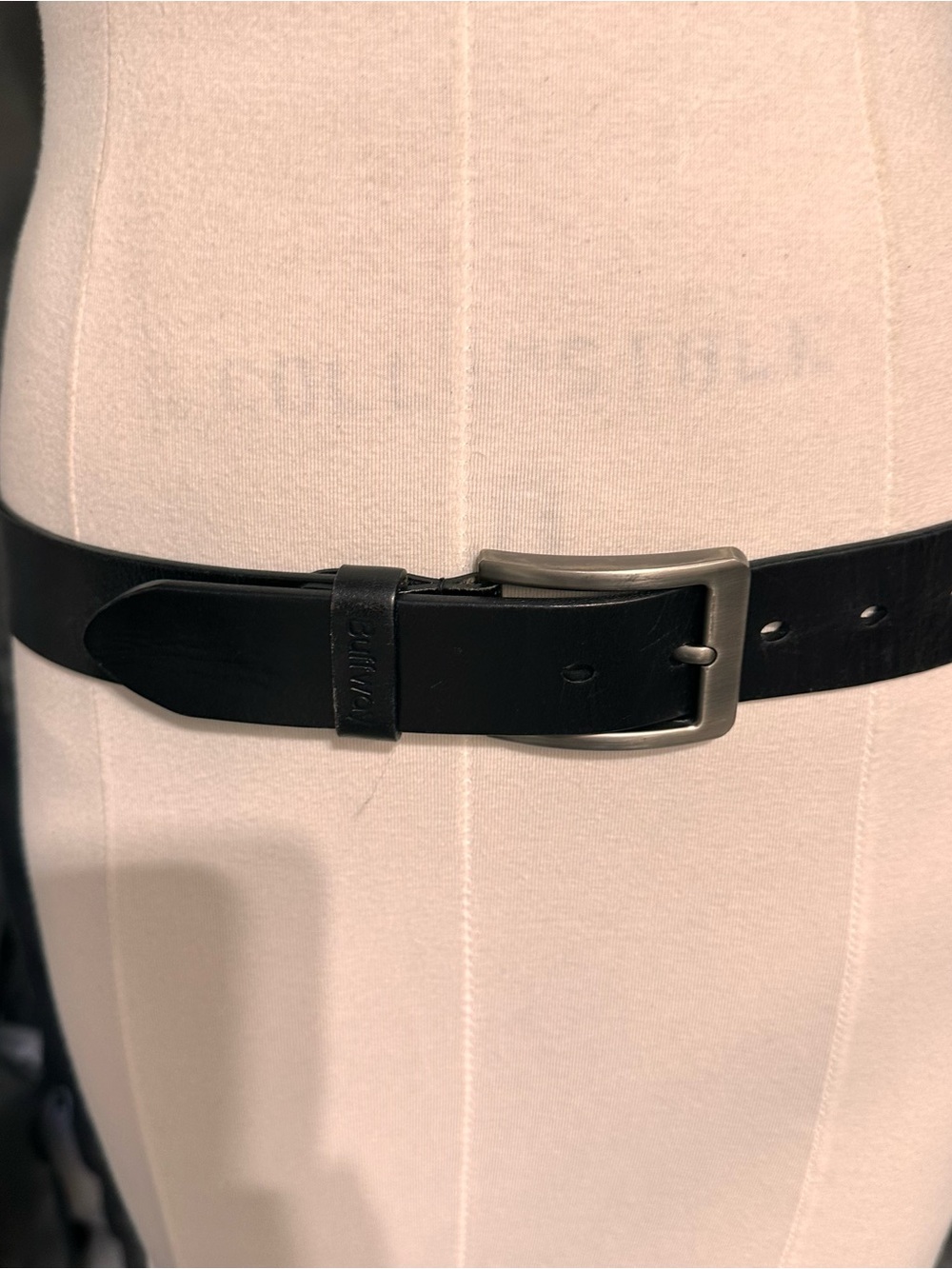 Classic Black Leather Men’s Belt with Brushed Metal Buckle
